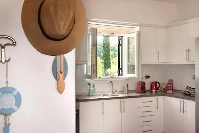 Semesterbostad Rose House *