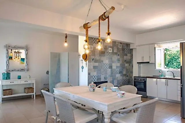 Rose House Semesterbostad