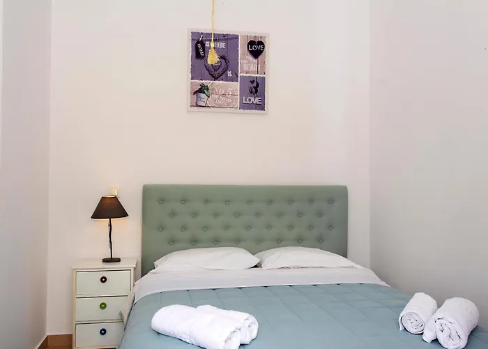 Rose House Semesterbostad Kompítsion