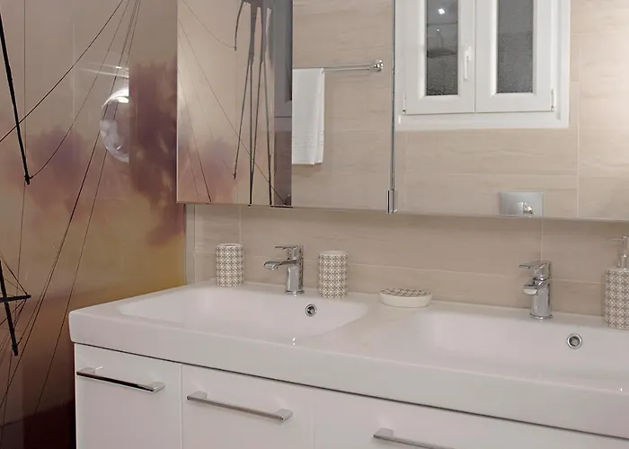 Semesterbostad Rose House Kompítsion